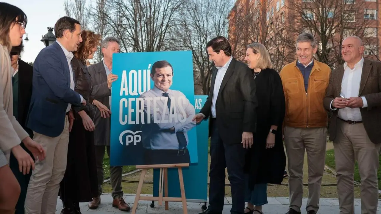 Pegada primer cartel acto PP Valladolid Alfonso Fernandez Manueco elecciones 15M
