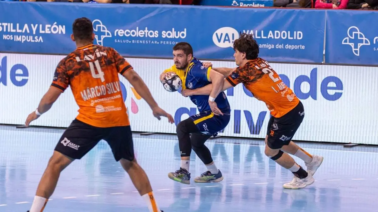 Balonmano Atletico Valladolid vs Bathco Torrelavega resultado final 27-29 derrota