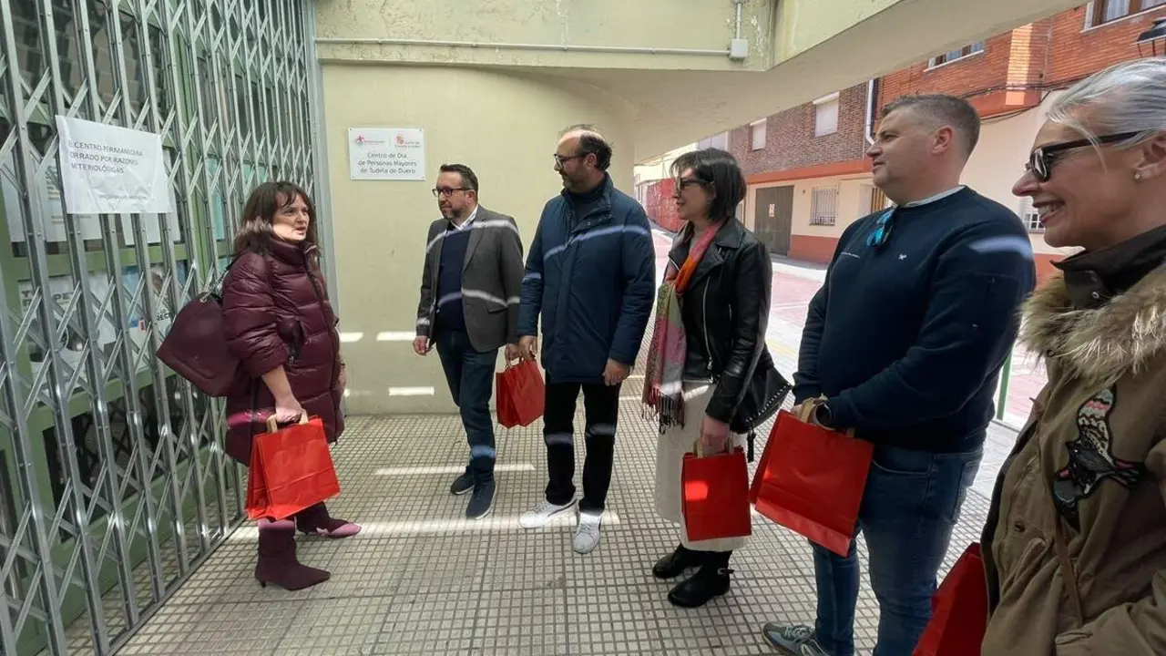 Visita candidatura PSOE Valladolid 15M centro de dia Tudela de Duero