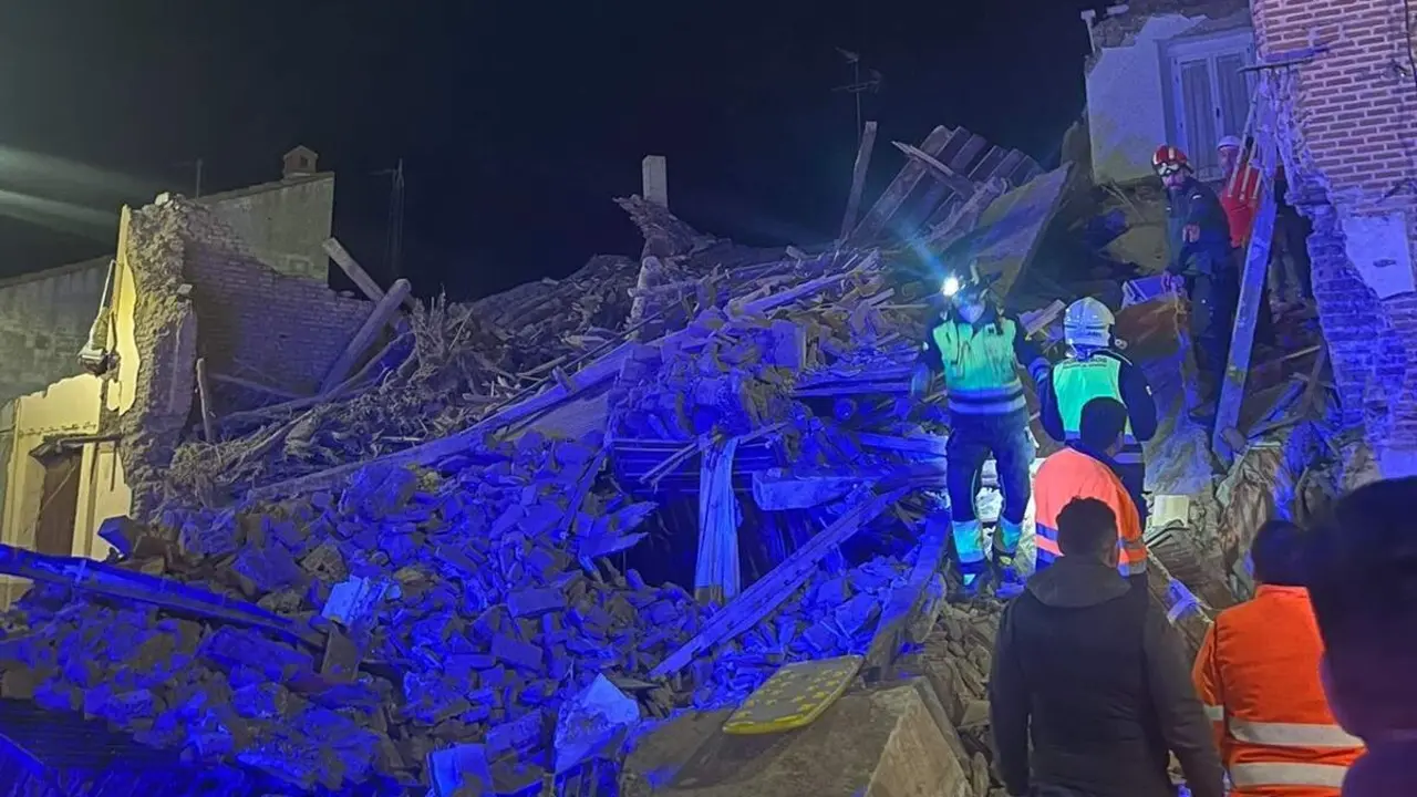 Derrumbe vivienda dos plantas Plaza Mayor Siete Iglesias de Trabancos persona fallecida atrapados