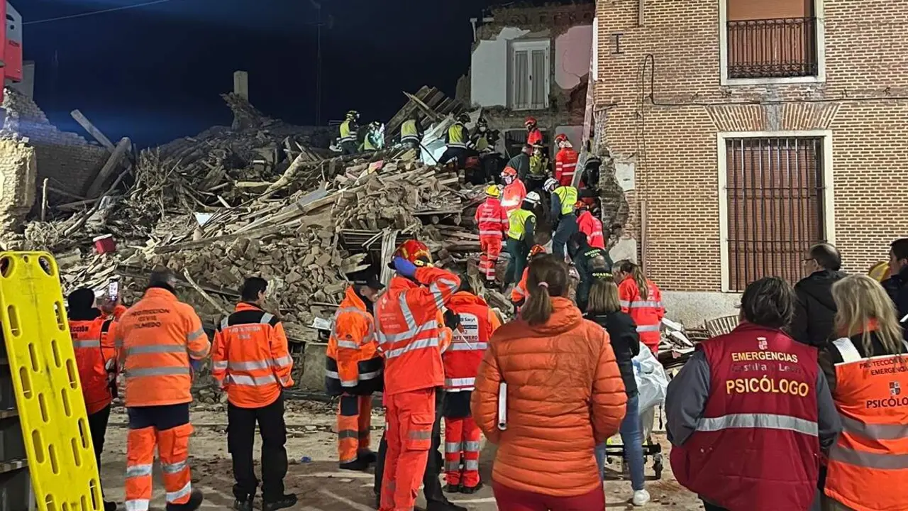 Derrumbe edificio Siete Iglesias de Trabancos operativo rescate personas atrapadas y mujer fallecida