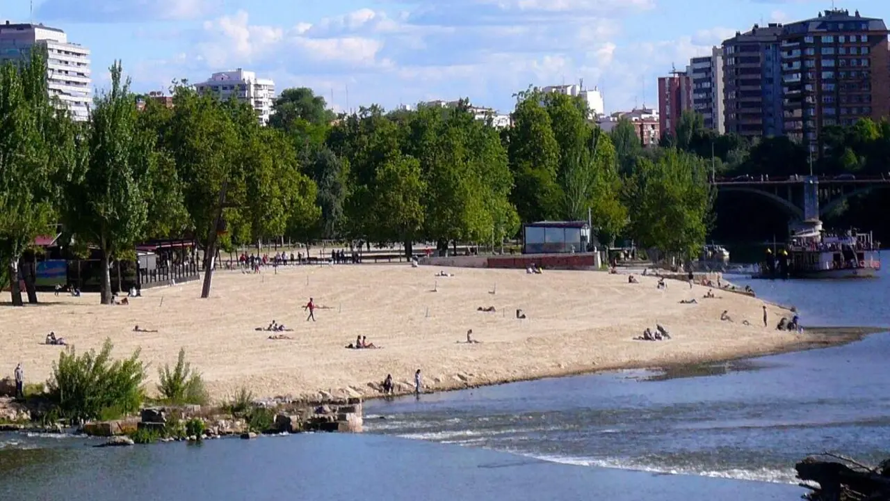 Playa de las Moreras ciudad Valladolid tiempo primavera rio Pisuerga