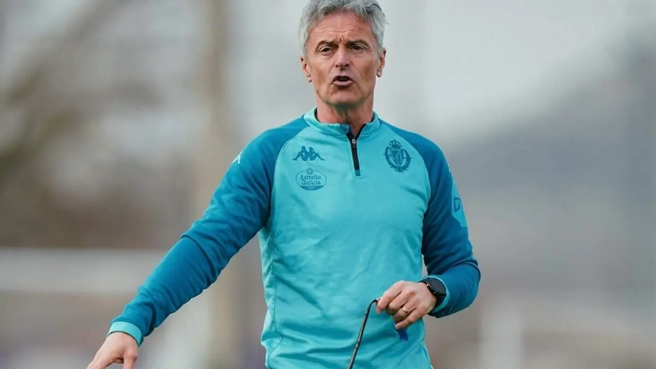 Fran Escriba entrenador del Real Valladolid entrenamiento previa partido Liga