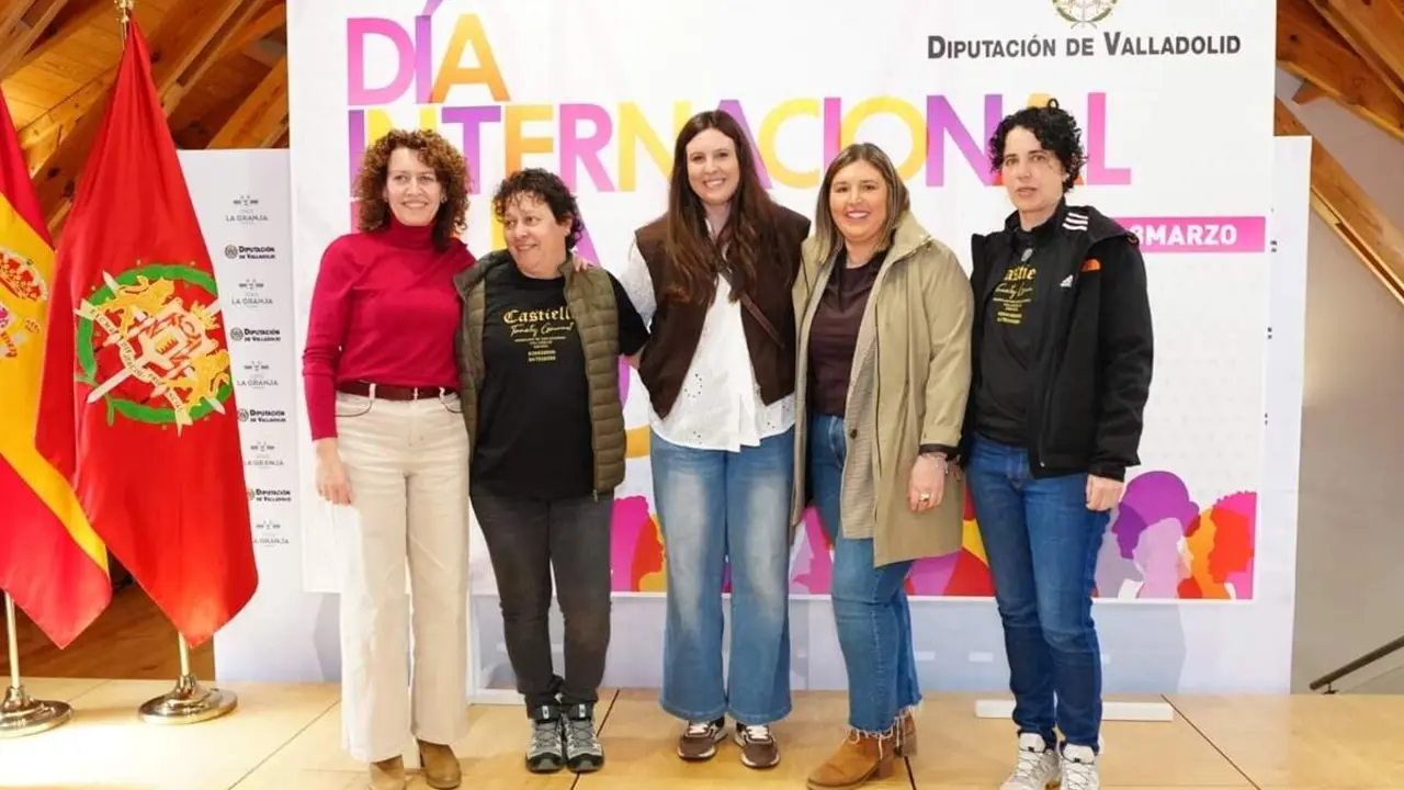 Mujeres participantes acto 8-M Diputacion Valladolid jornada agricultura y campo