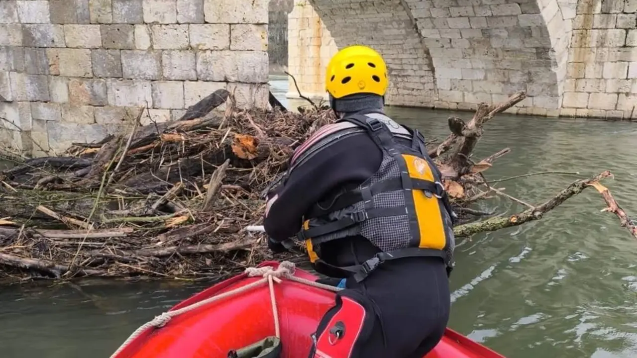 Busqueda hombre desaparecido febrero caida Pisuerga borrasca temporal Buceo ASR
