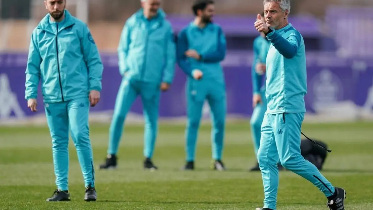 Fran Escriba entrenador Real Valladolid sesion previa partido Liga