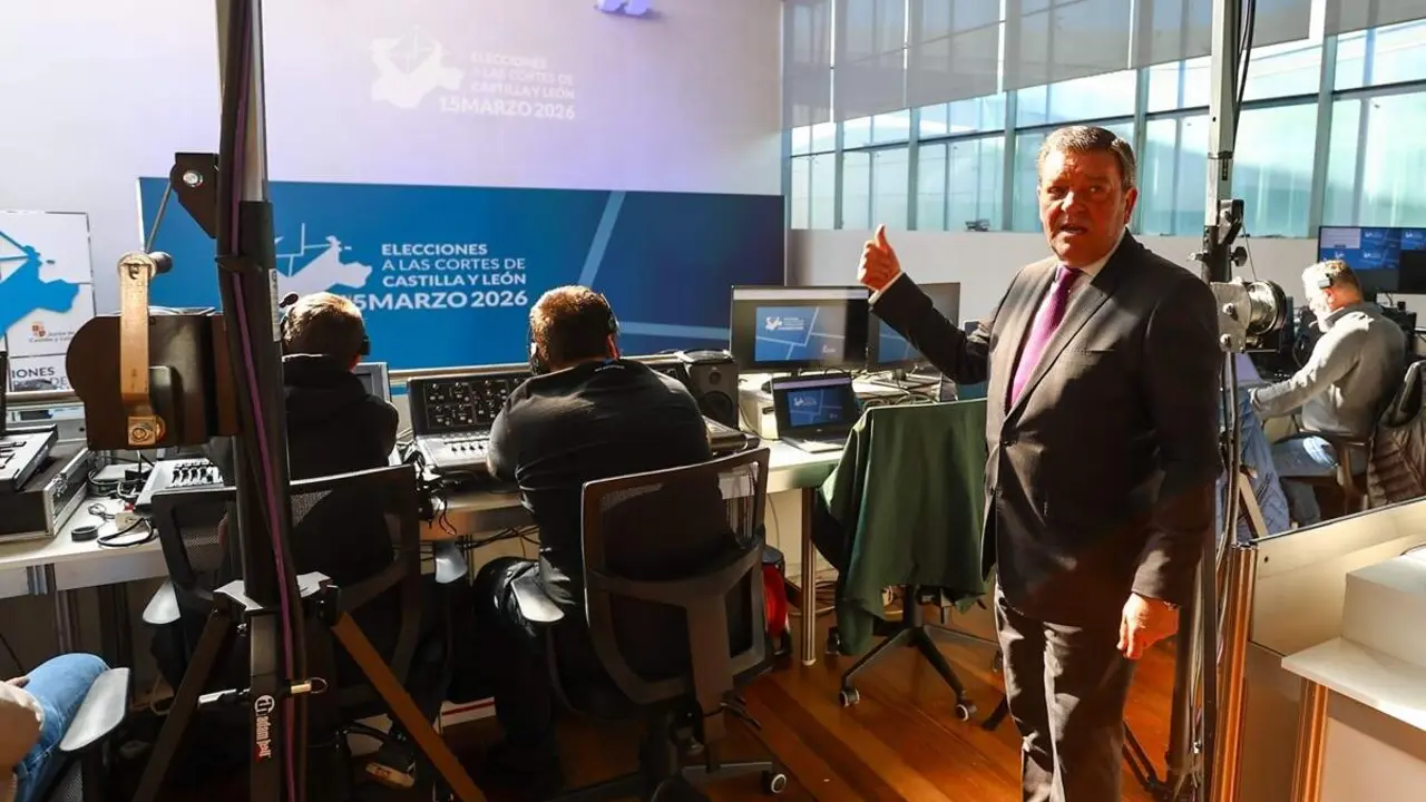 Visita Centro Procesamiento Datos elecciones 15-M Castilla y Leon Luis Miguel Gonzalez Gago jcyl