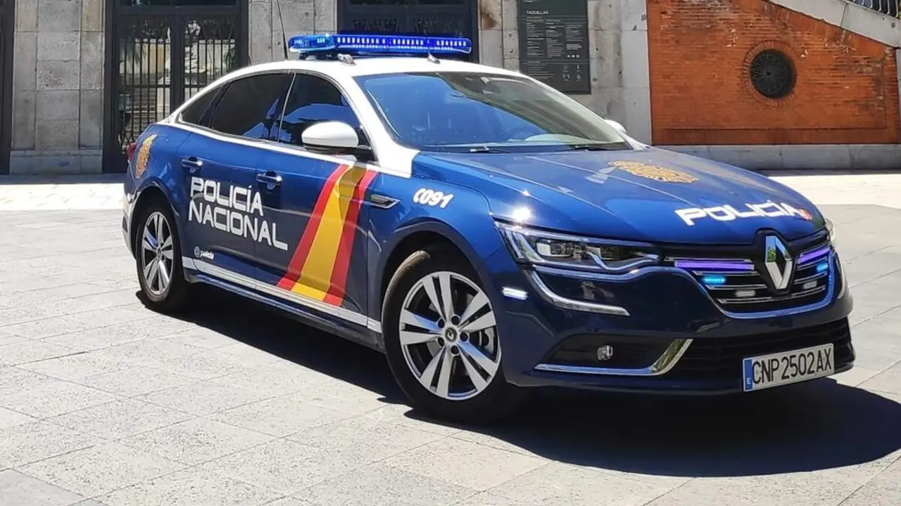 Intervencion Policia Nacional detencion estafas sucesos Valladolid coche patrulla