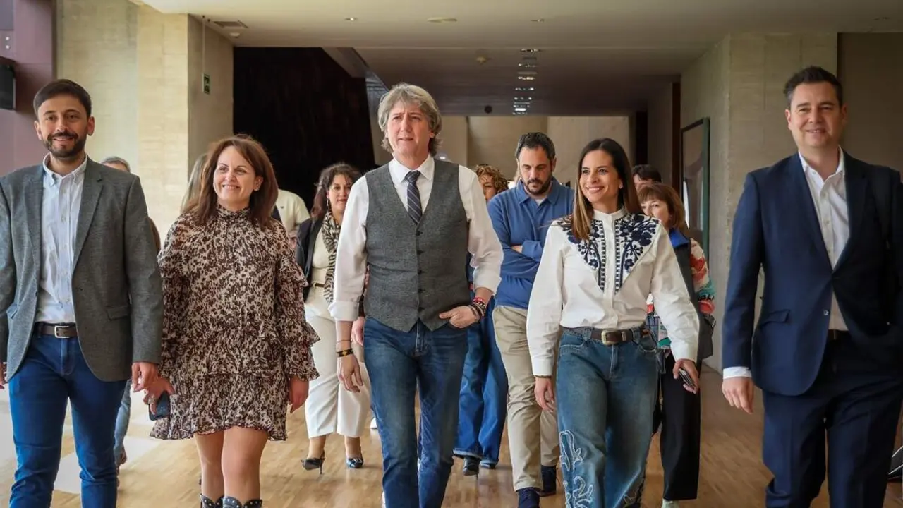 Reunion nuevo Grupo Parlamentario PSOE Castilla y Leon Carlos Martinez Cortes