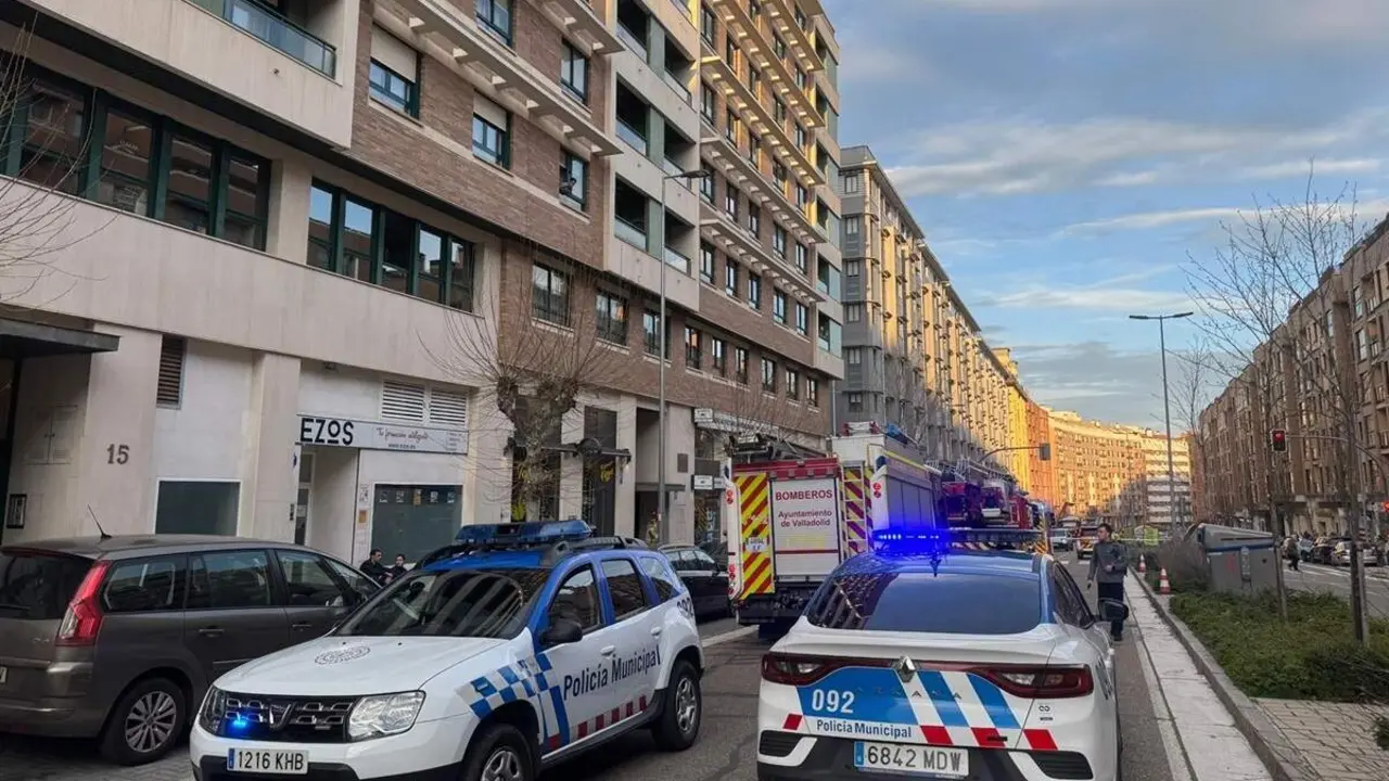 Incendio campana extractora cocina calle Manuel Azana Parquesol Bomberos y Policia Valladolid