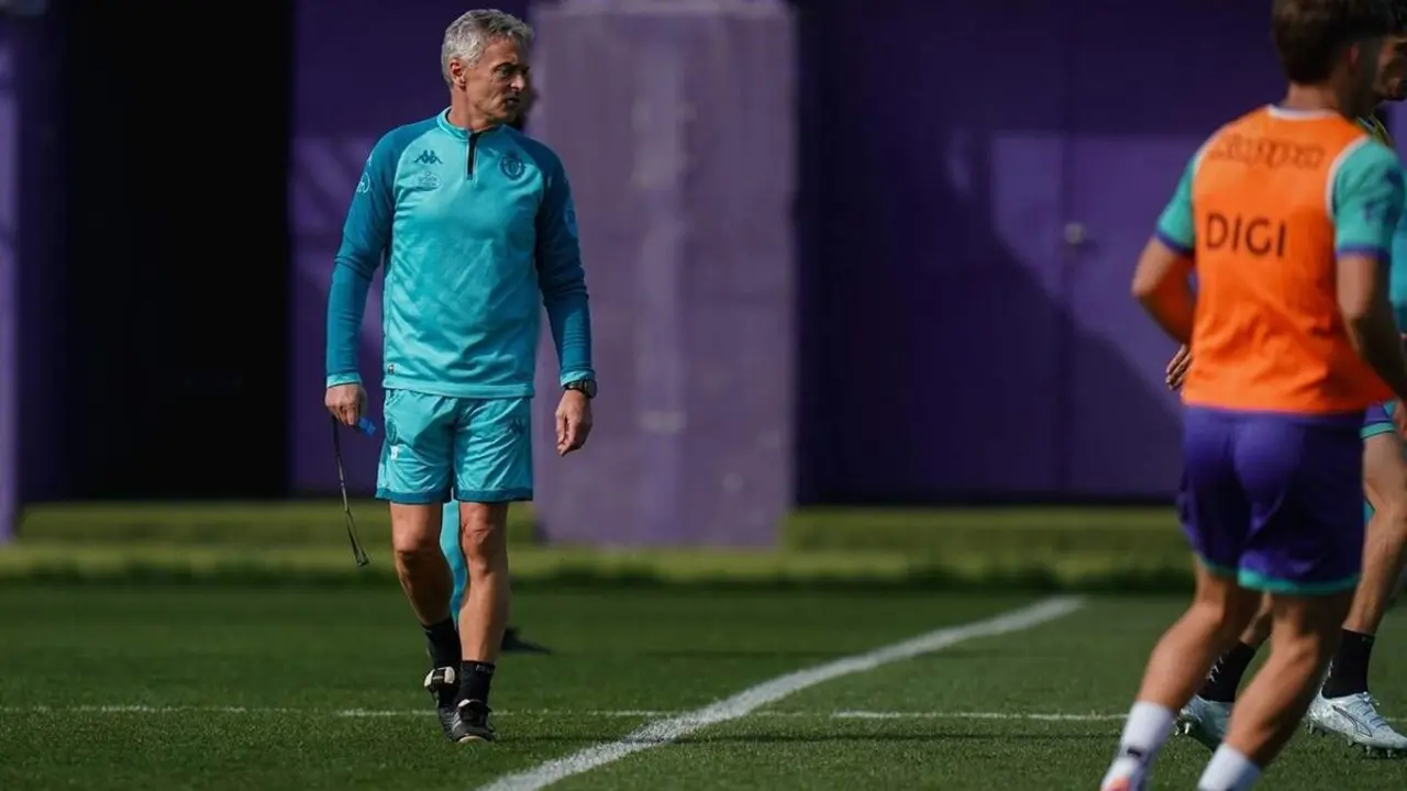 Entrenamiento Real Valladolid Fran Escriba y jugadores previa partido Liga