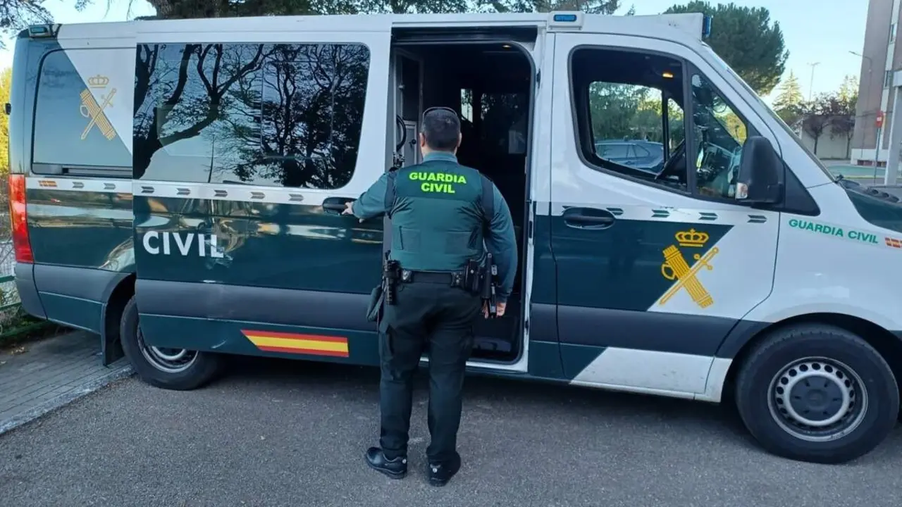 Furgon Guardia Civil detenciones agente suceso provincia Valladolid