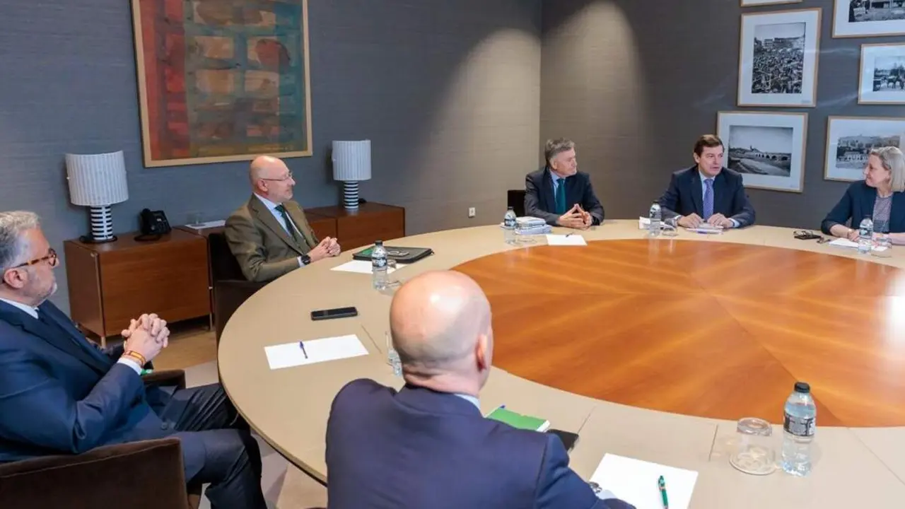 Primera reunion negociaciones PP y Vox Manueco y Pollan elecciones Castilla y Leon