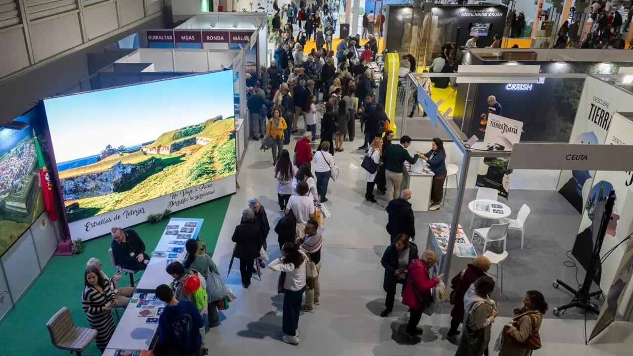 Visitantes Intur stand pabellon principal Feria Valladolid edicion 2025