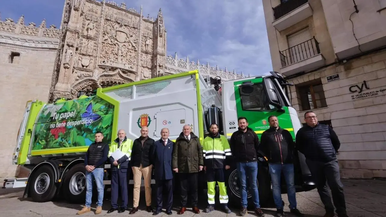 Presentacion nuevo camion papel y carton Servicio Municipal Limpieza Ayuntamiento Valladolid