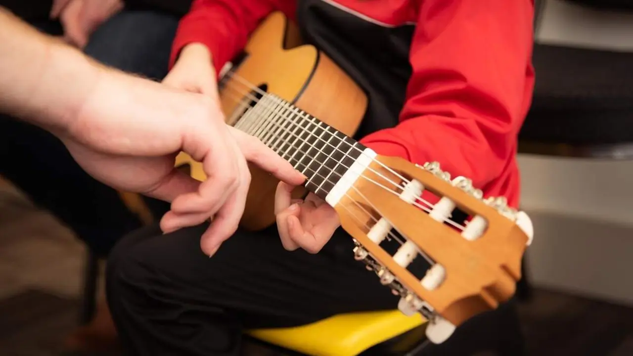 Profesor de guitarra musica instrumentos musicales clases