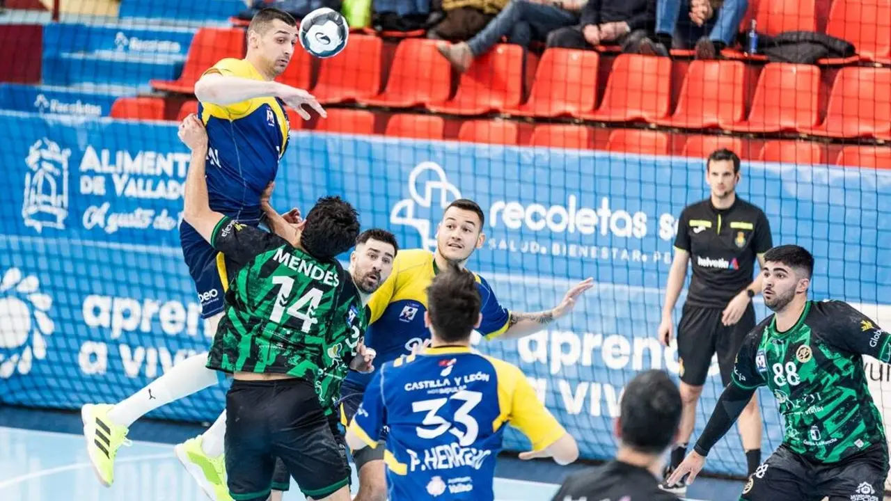 Atletico Valladolid vs Balonmano Cuenca partido victoria 33-25 Huerta del Rey cronica