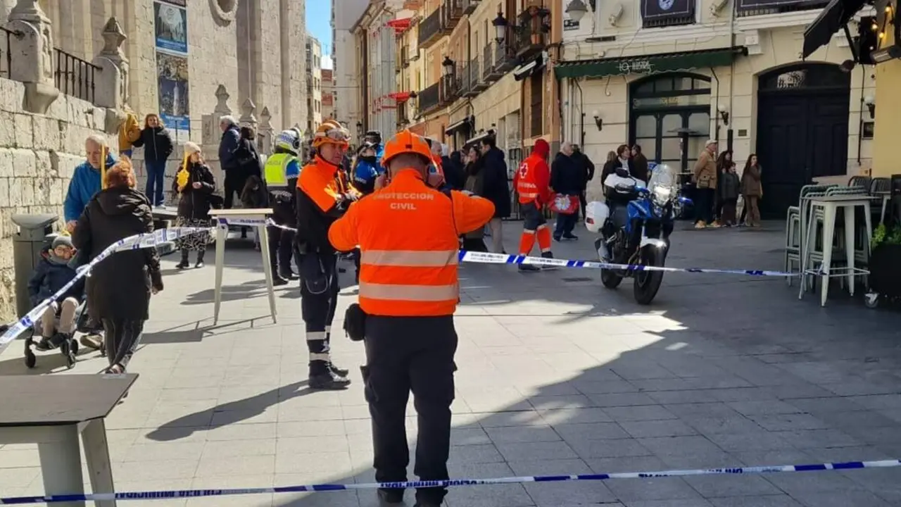 Caida ventana calle Arribas La Catedral Domingo Ramos Proteccion Civil Valladolid