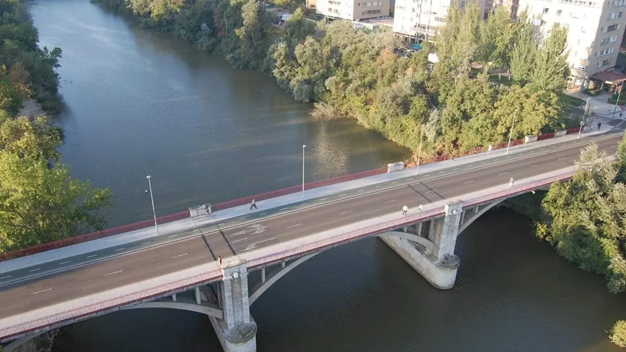 Puente Poniente rio Pisuerga vista aerea zonas riberas ciudad Valladolid