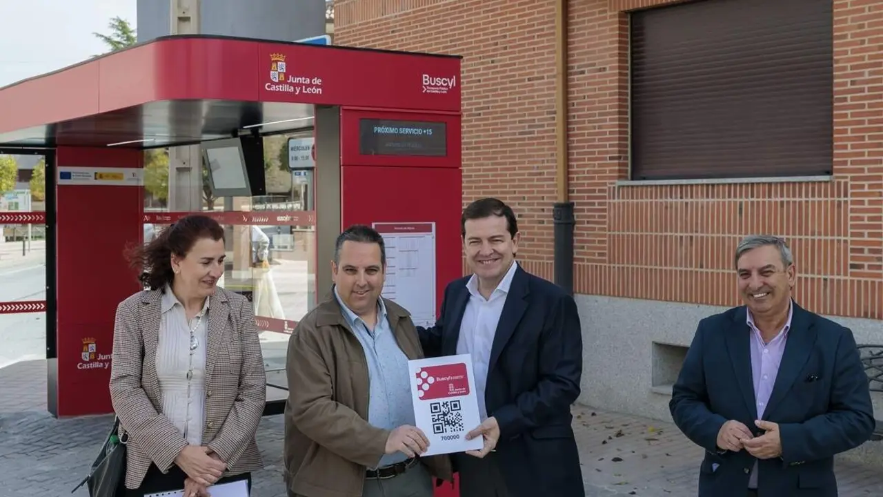 Acto conmemorativo 700.000 usuarios tarjeta Buscyl Alfonso Fernandez Manueco jcyl