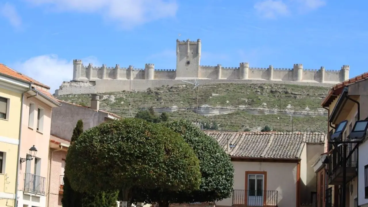 Castillo Penafiel vista Plaza San Pablo turismo provincia Valladolid