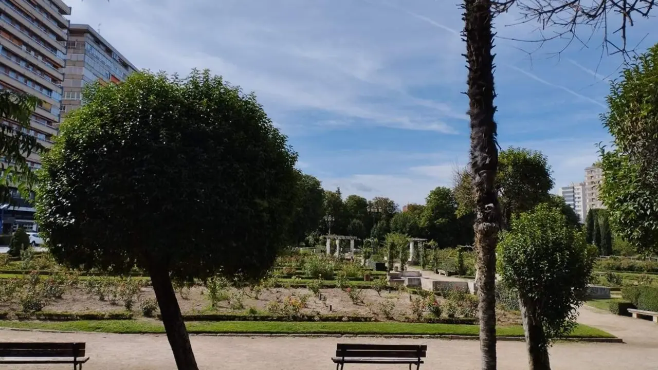 Jardin La Rosaleda zona Moreras y Poniente Valladolid ciudad tiempo