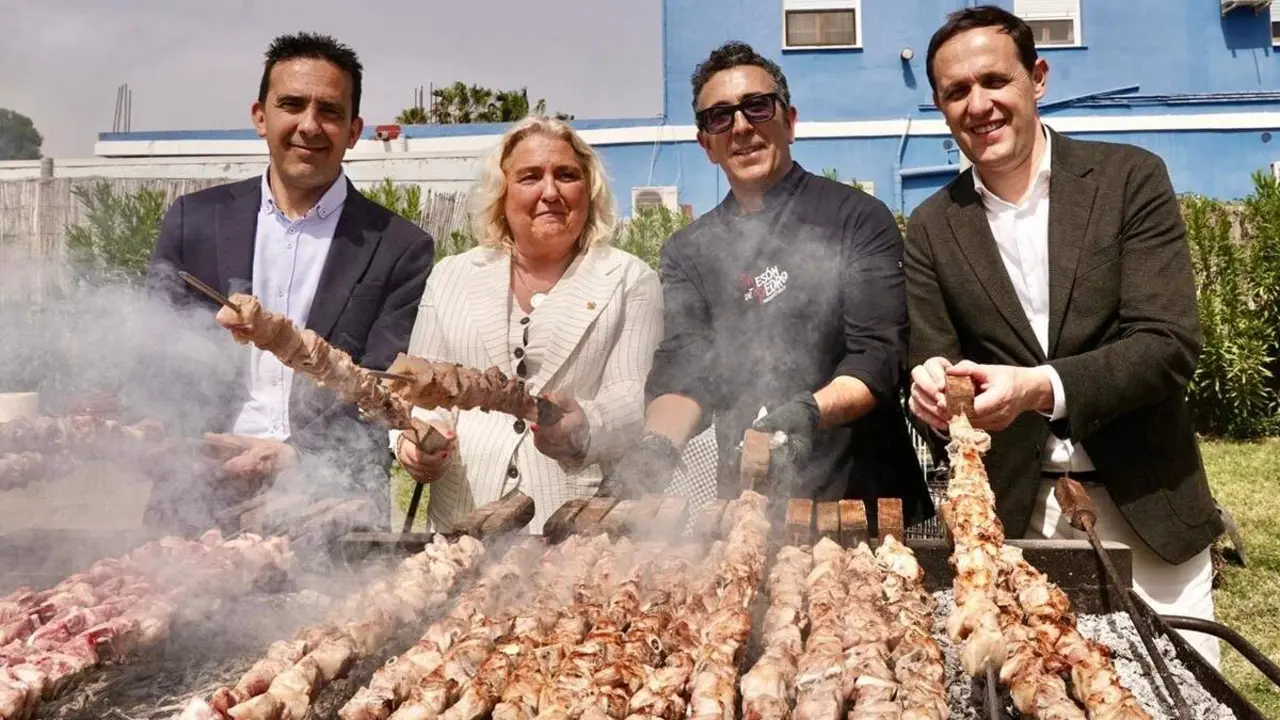 Degustacion pincho de lechazo promocion Milla de Oro del Vino Diputacion Valladolid Valencia