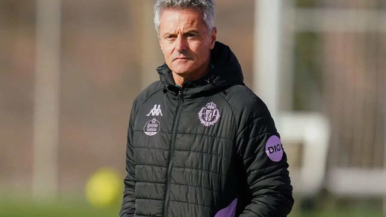 Entrenador Real Valladolid Fran Escriba sesion entrenamiento previa Los Anexos