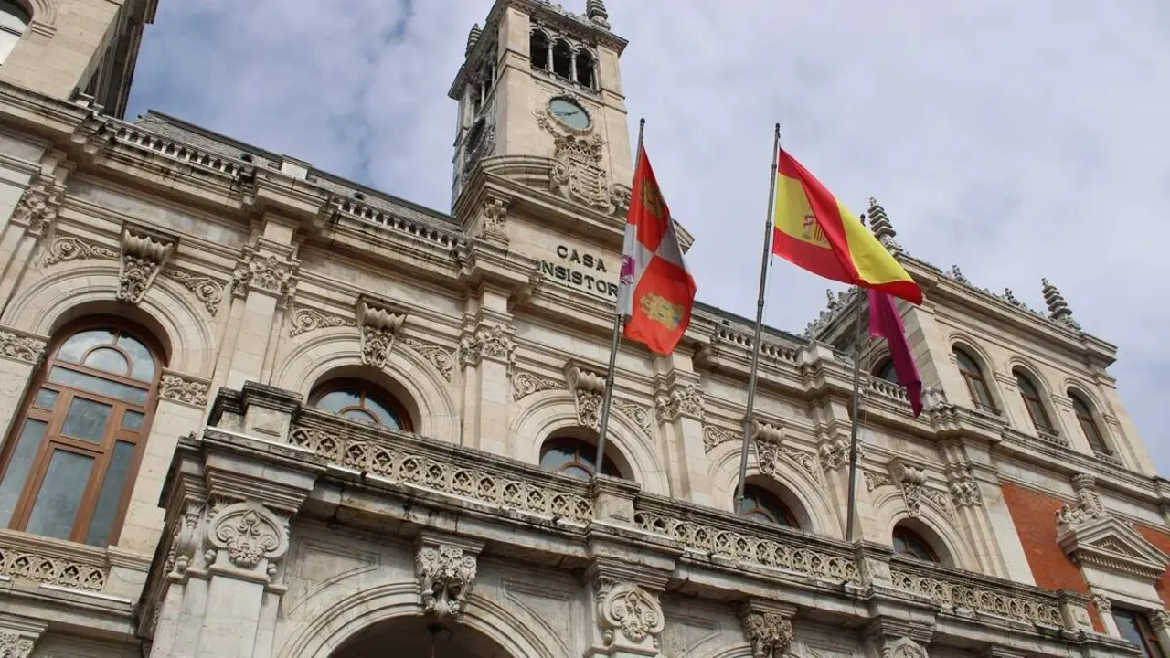 Casa Consistorial fachada banderas Ayuntamiento de Valladolid