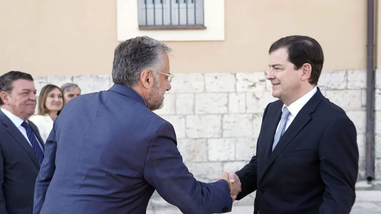 Alfonso Fernandez Manueco y Carlos Pollan anuncio acuerdo constitucion Mesa Cortes Castilla y Leon nueva legislatura
