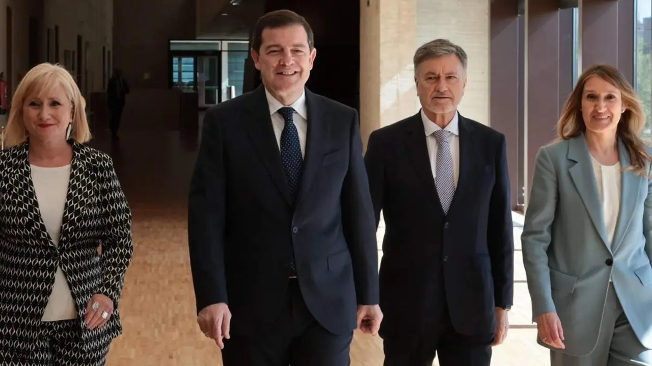 Francisco Vazquez nuevo presidente Cortes Castilla y Leon junto a Alfonso Fernandez Manueco