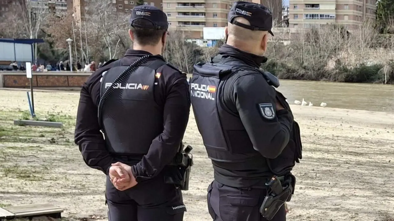 Agentes Policia Nacional vigilancia zona Playa las Moreras Valladolid sucesos