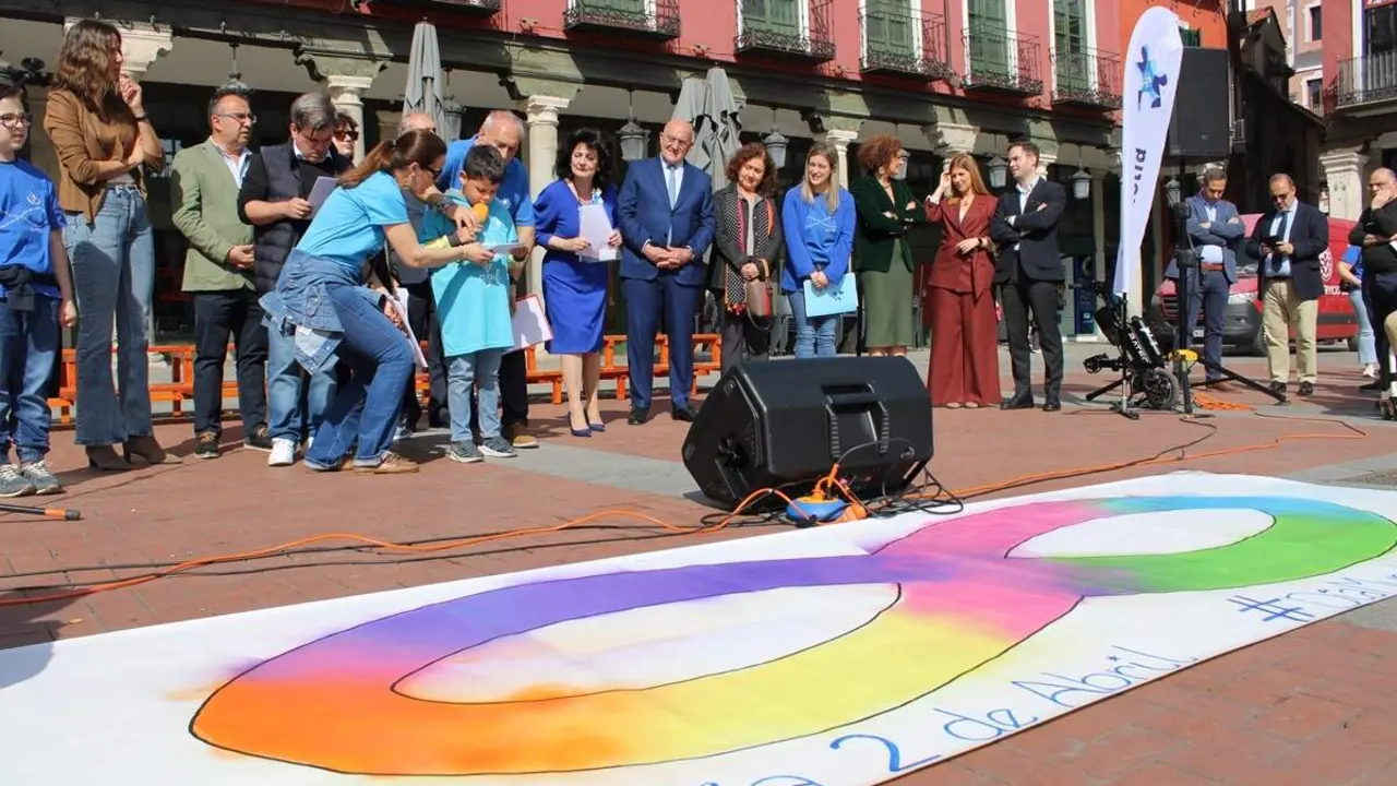 Celebracion acto Dia Mundial del Autismo Plaza Mayor Valladolid 2026 (6)