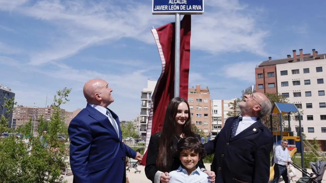 Inauguracion Plaza Alcalde Javier Leon de la Riva Ciudad de la Comunicacion Ayuntamiento