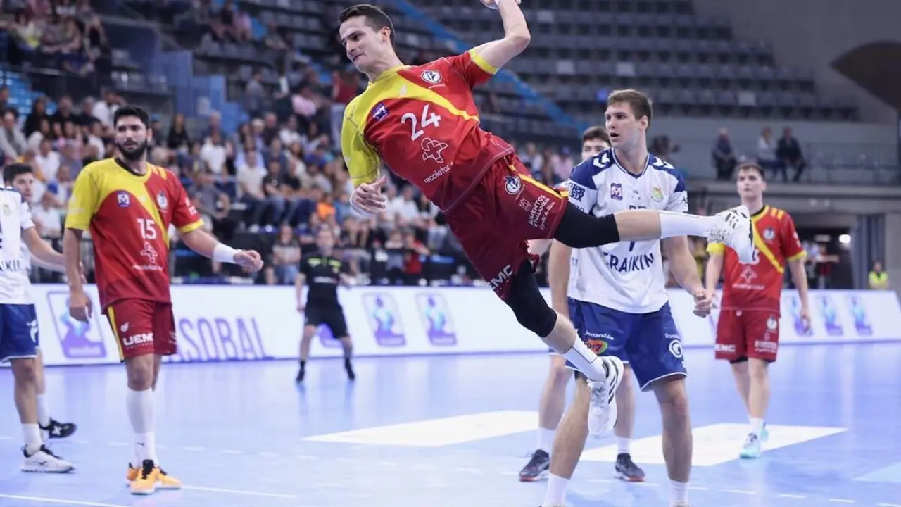 Partido Fraikin Granollers vs Balonmano Atletico Valladolid derrota Jorge Serrano jugador