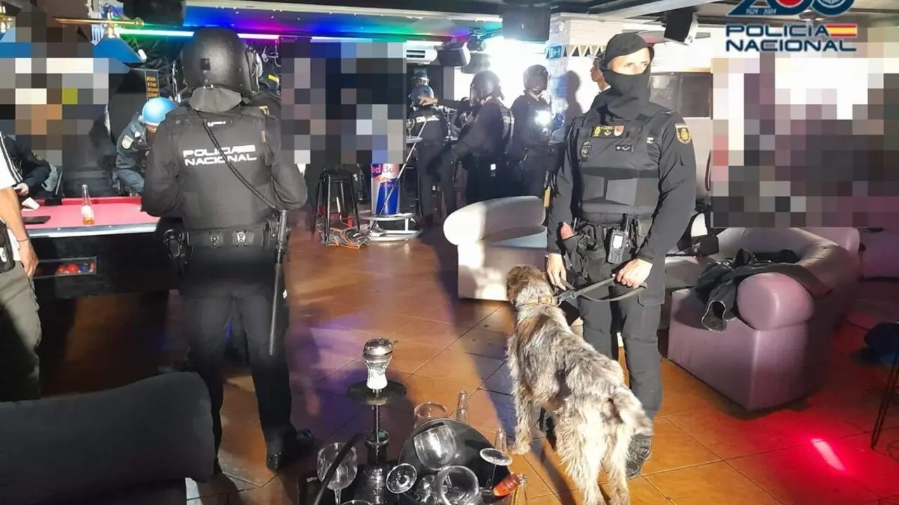Operativo antidroga discoteca Valladolid agentes y perro Policia Nacional dos detenidos