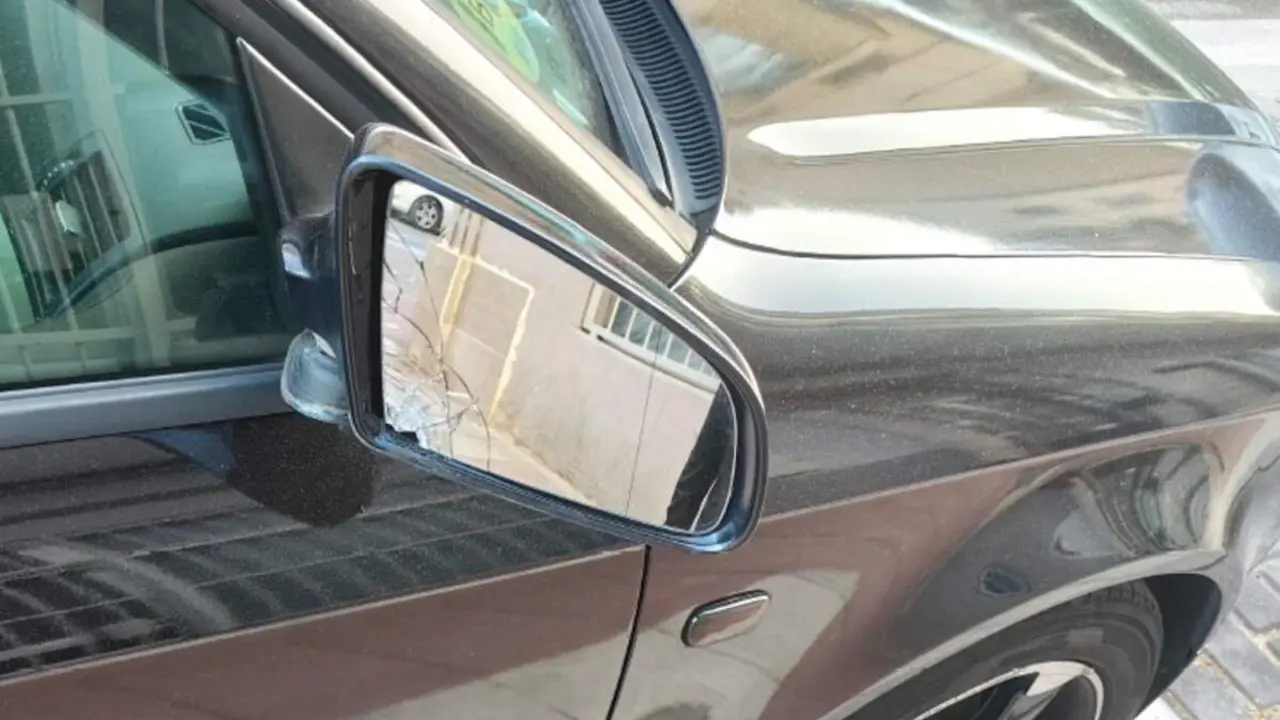 Retrovisores rotos vehiculos estacionados acto vandalico Las Delicias sucesos Valladolid