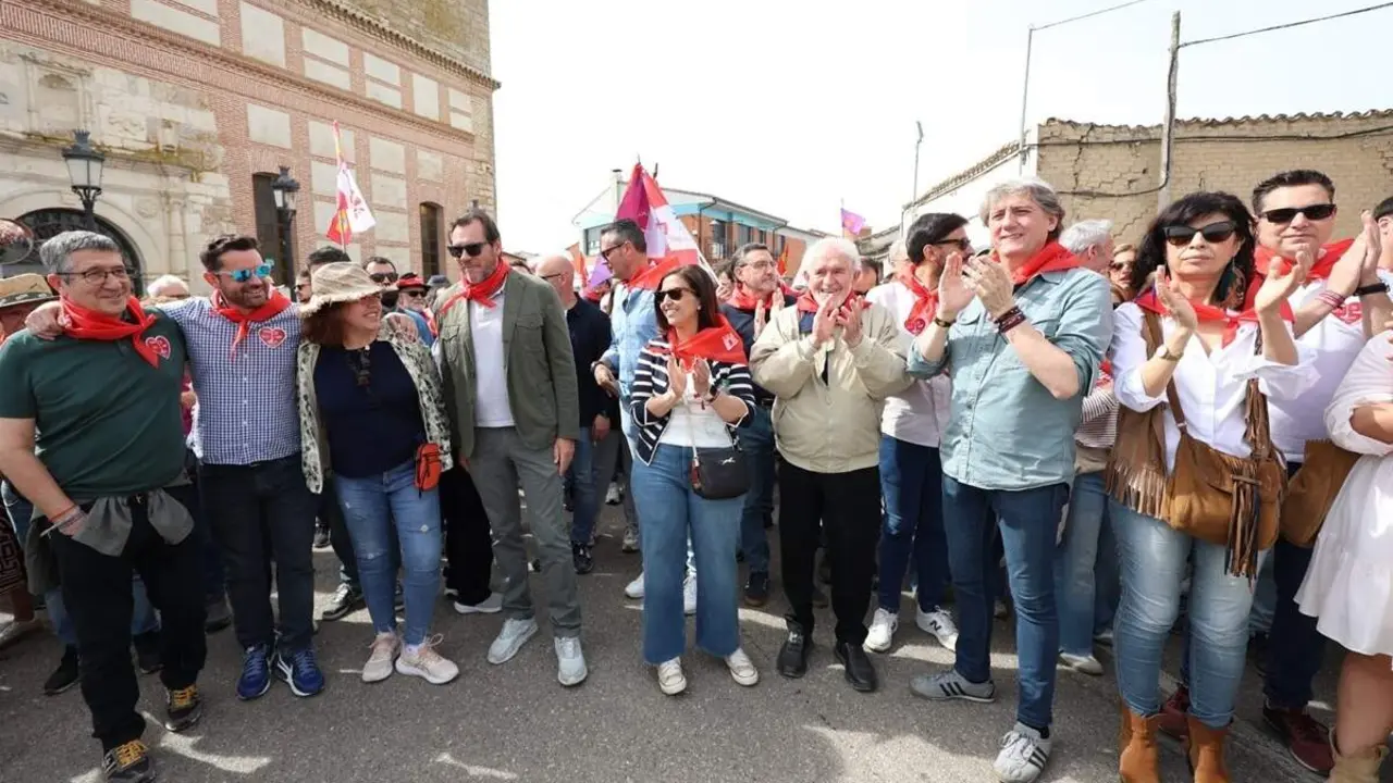 Celebracion Dia Castilla y Leon Carlos Martinez y lideres PSOE Villalar