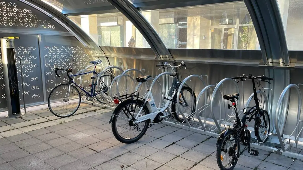 Interior Parkibici Valladolid estacionamiento bicicletas movilidad