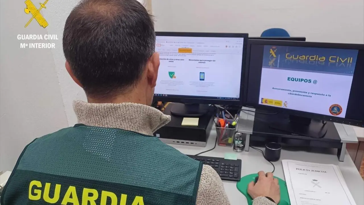 Guardia Civil agente ordenador investigacion estafa internet
