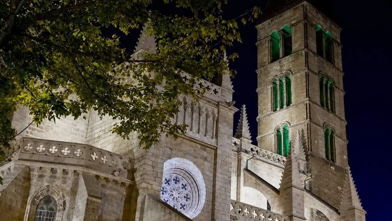 Iglesia de La Antigua ruta Rios de Luz iluminacion verde turismo Valladolid