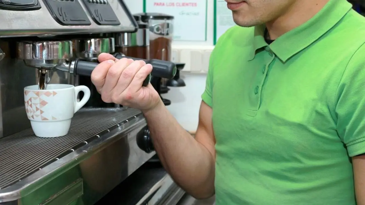 Camarero empleo trabajador cafeteria Valladolid sector Servicios