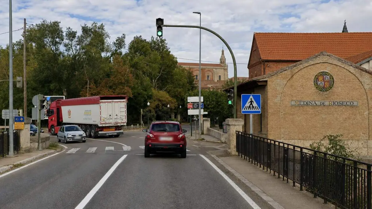 Entrada acceso Medina de Rioseco provincia Valladolid trafico