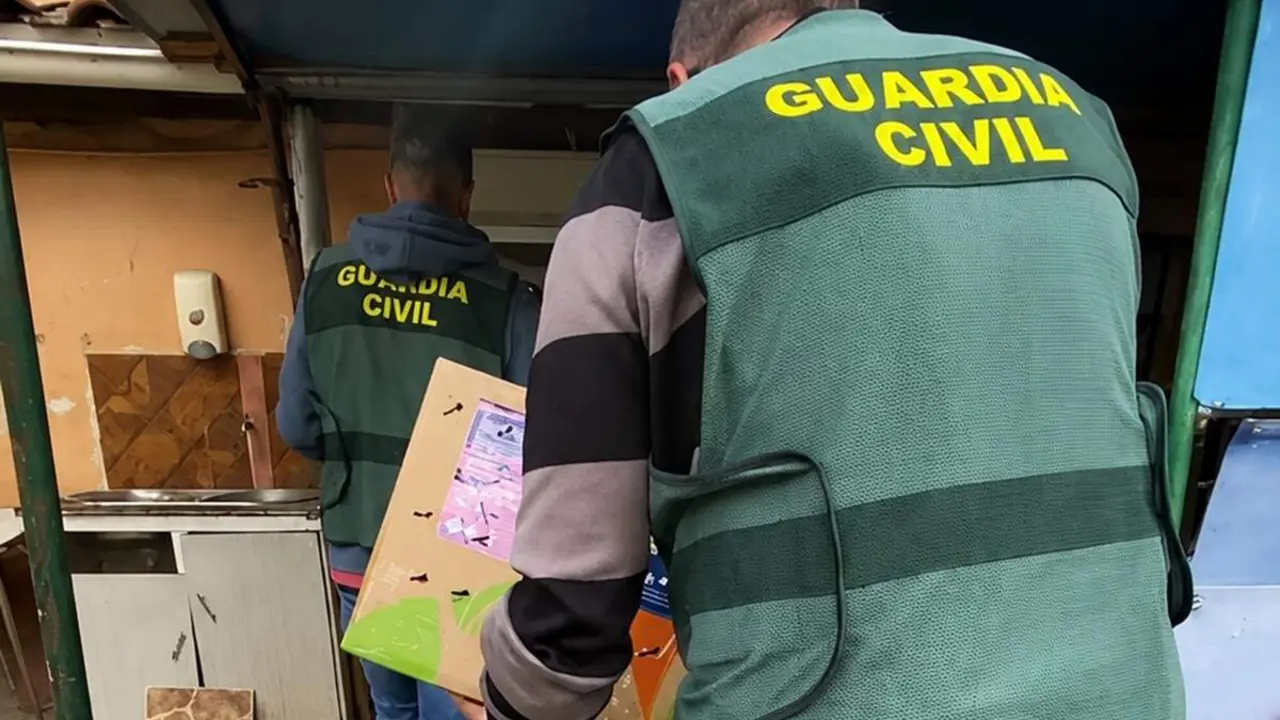 Agentes Guardia Civil localizacion aves robadas finca La Seca