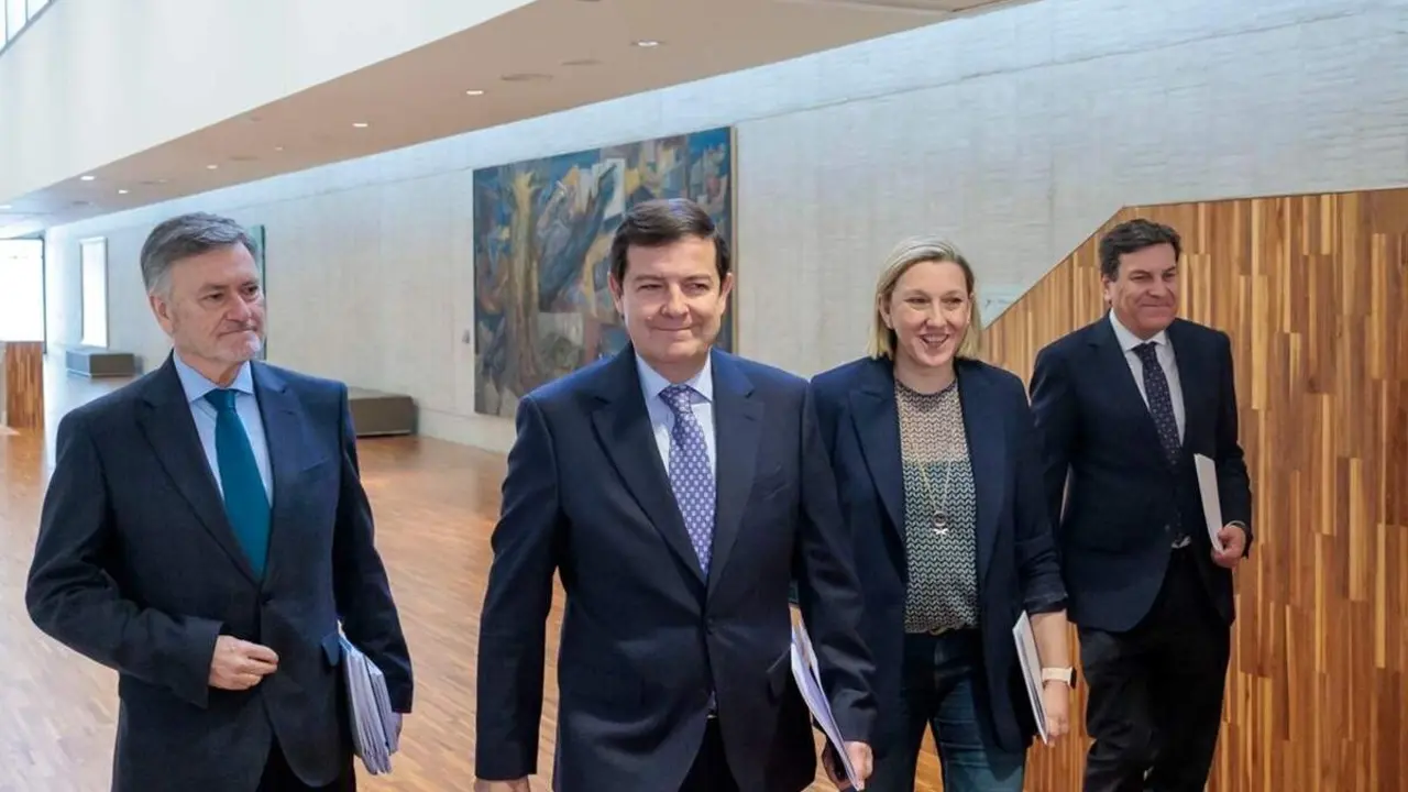 Alfonso Fernandez Manueco y su equipo PP negociacion Vox Castilla y Leon