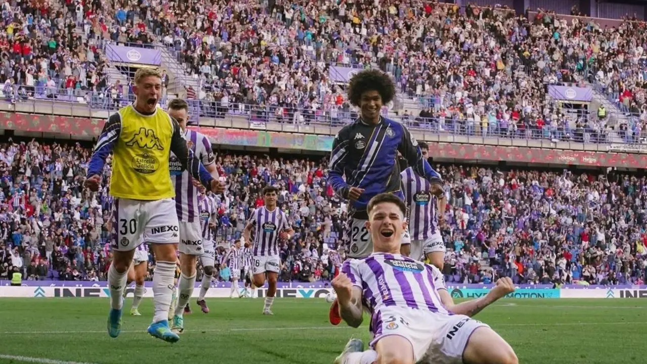Celebracion gol Angel Carvajal canterano debut Real Valladolid vs Zaragoza