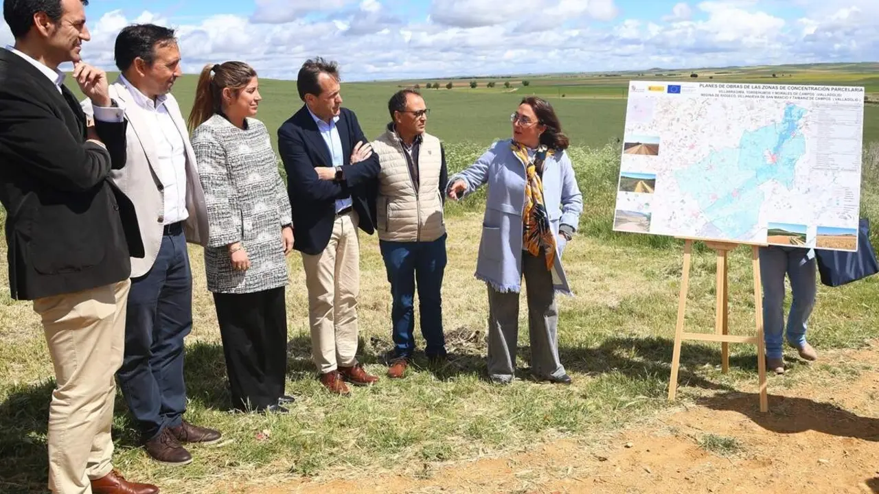 Visita consejera Agricultura planes obras concentracion parcelaria Tordehumos