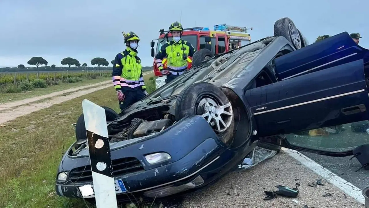 Accidente vuelco turismo N-122 heridos atrapados Bomberos Diputacion Sardon de Duero