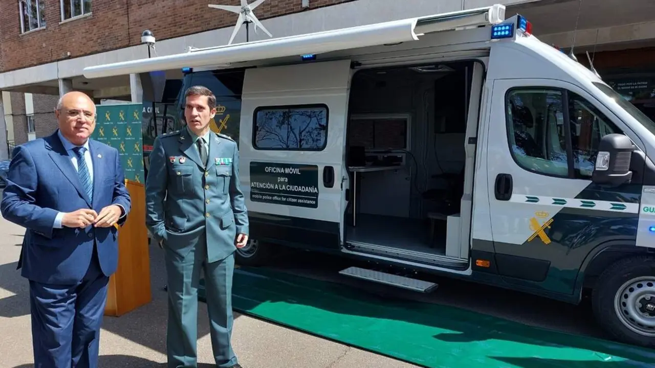Presentacion Oficina Movil Atencion Ciudadania Guardia Civil pueblos provincia Valladolid