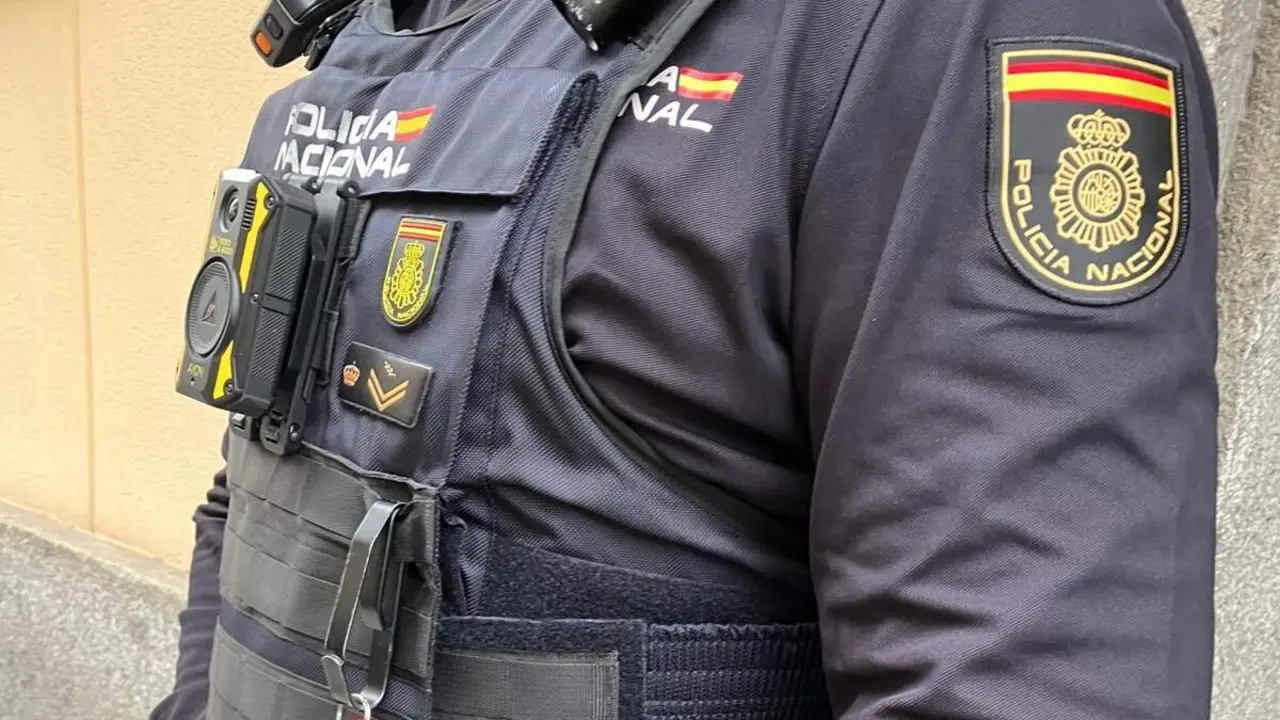 Agente Policia Nacional chaleco intervencion armas blancas sucesos Valladolid